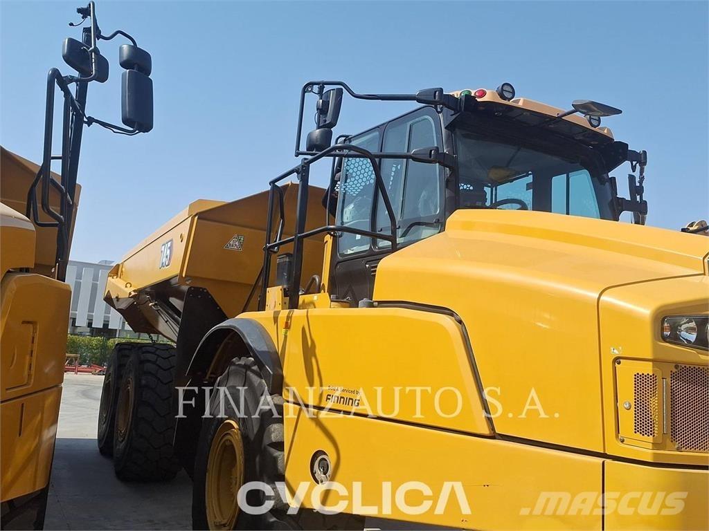 CAT 745 鉸接式起吊車