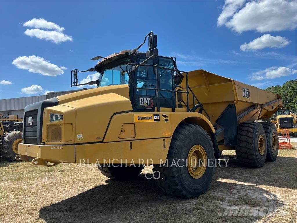 CAT 745 鉸接式起吊車