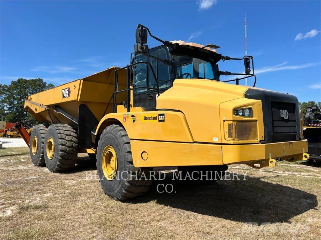 CAT 745 鉸接式起吊車