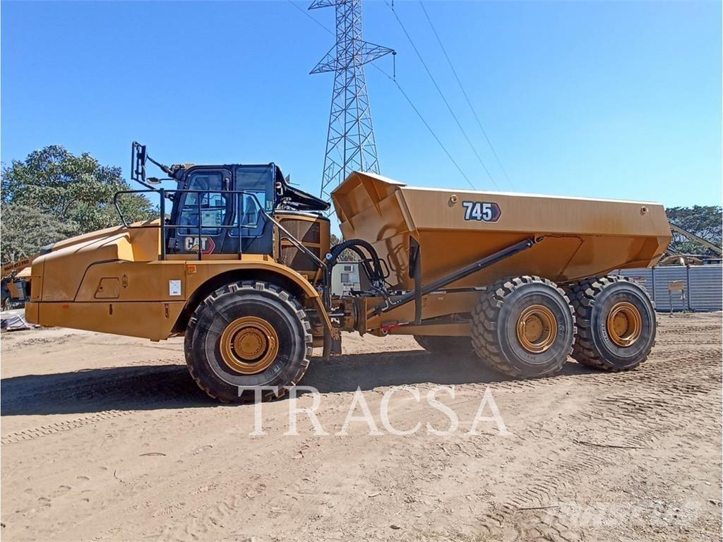 CAT 745 鉸接式起吊車