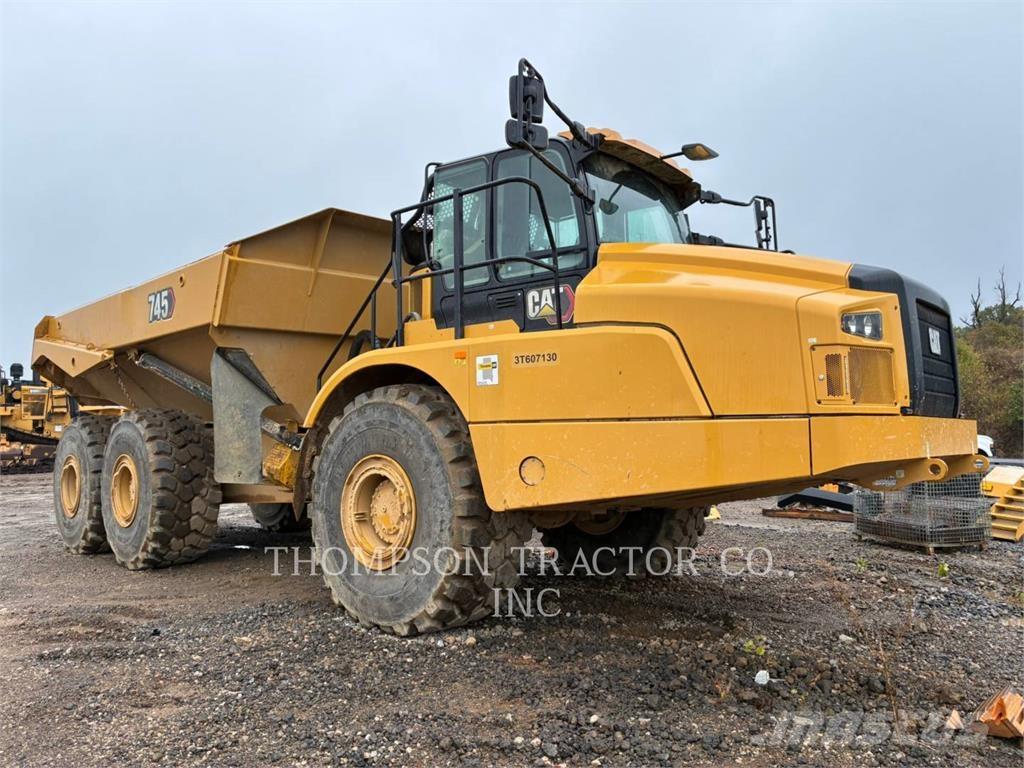 CAT 745 鉸接式起吊車