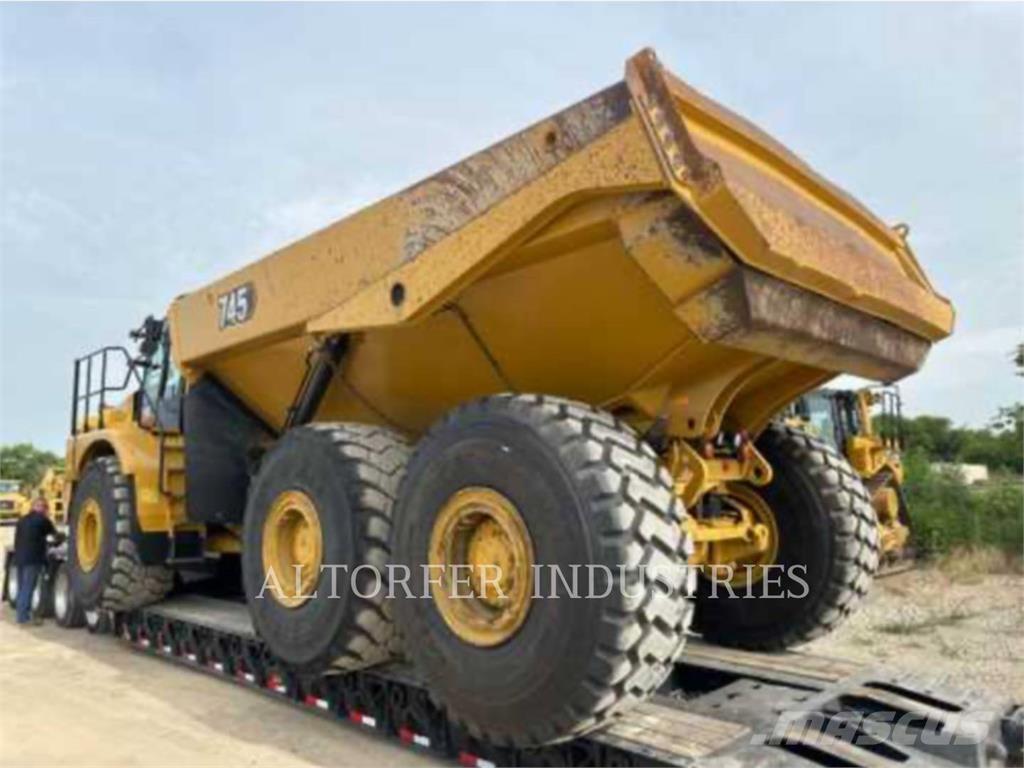 CAT 745 鉸接式起吊車