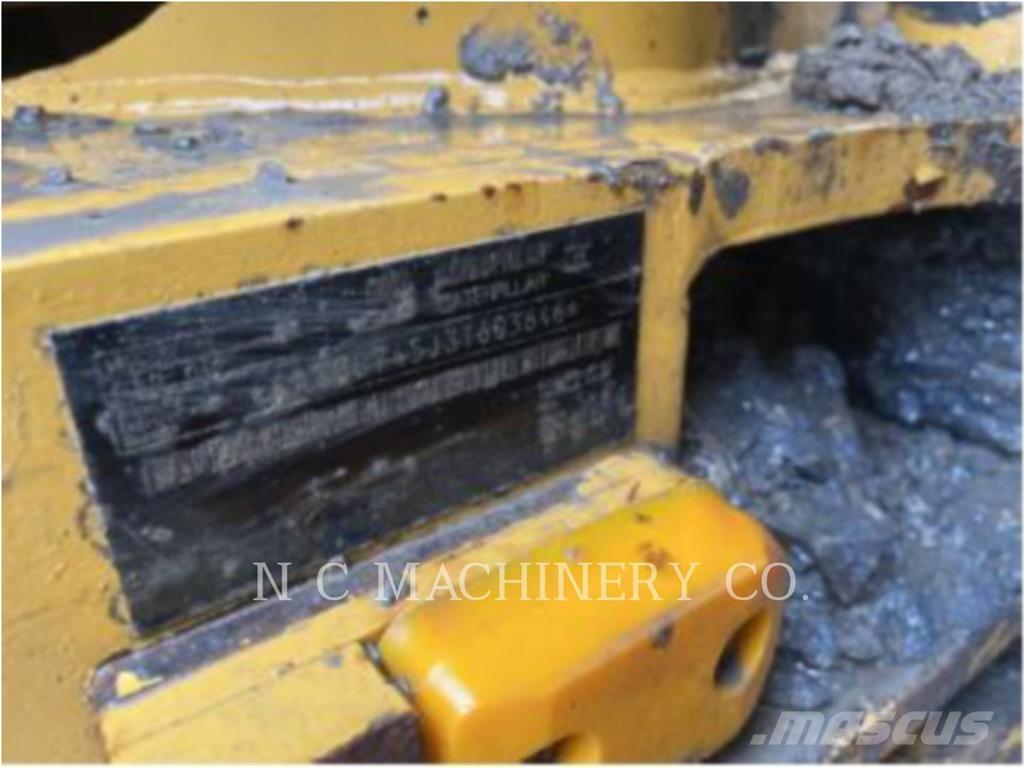 CAT 745 鉸接式起吊車