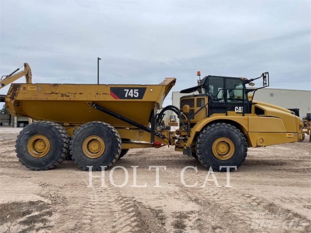 CAT 745 鉸接式起吊車