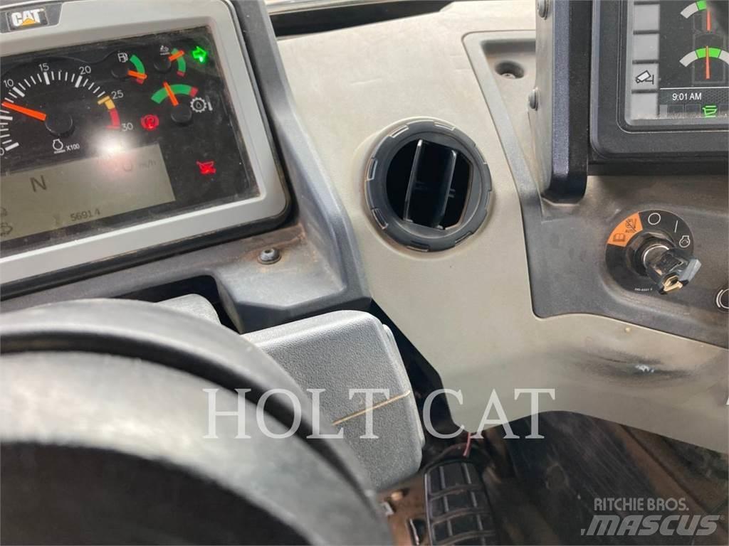 CAT 745-04 鉸接式起吊車