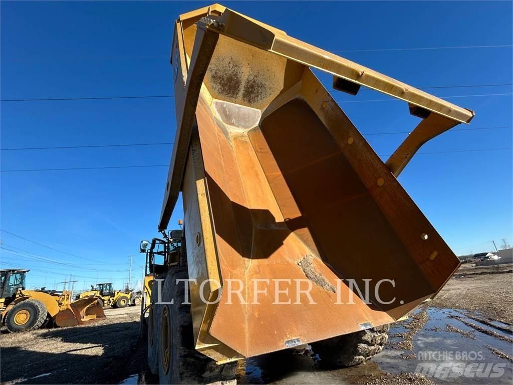 CAT 745-04 鉸接式起吊車