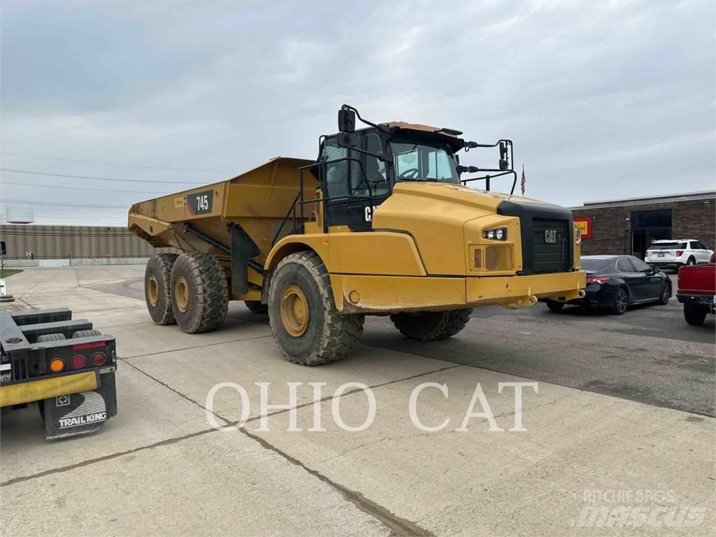 CAT 745-04 鉸接式起吊車