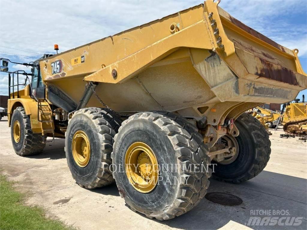 CAT 745-04 鉸接式起吊車