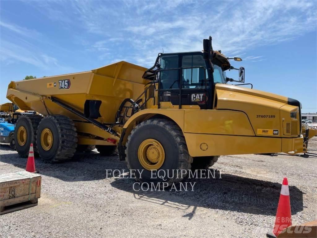 CAT 745-04 鉸接式起吊車