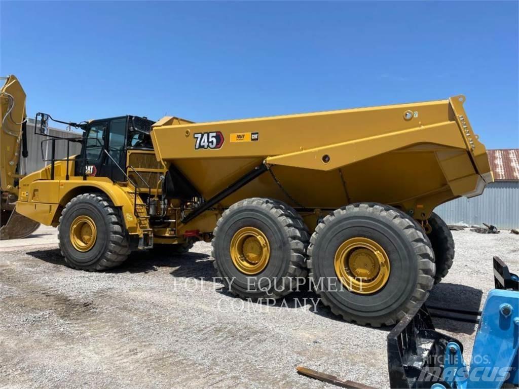 CAT 745-04 鉸接式起吊車