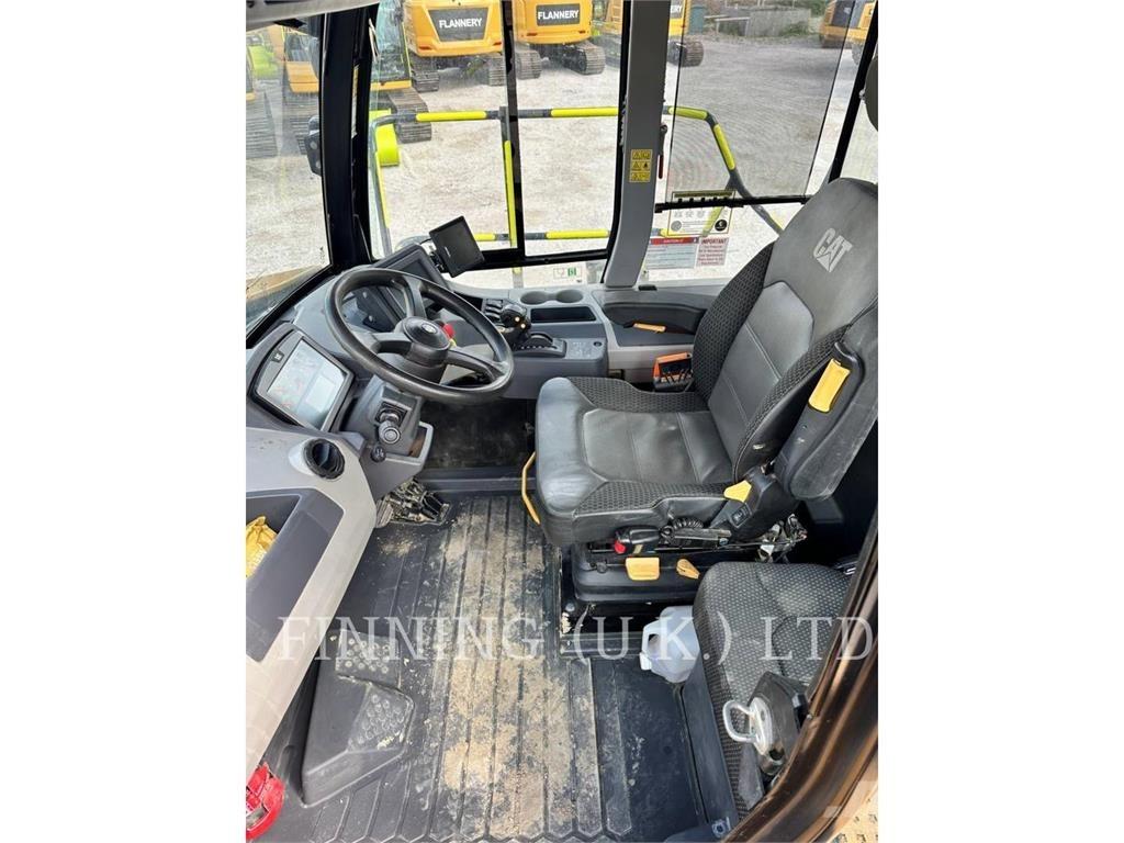 CAT 745-04 鉸接式起吊車