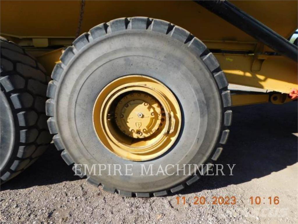 CAT 745-04 鉸接式起吊車