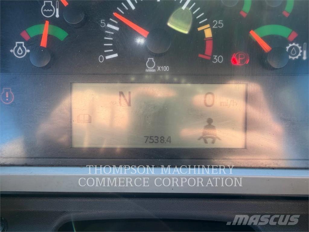 CAT 745-04 鉸接式起吊車