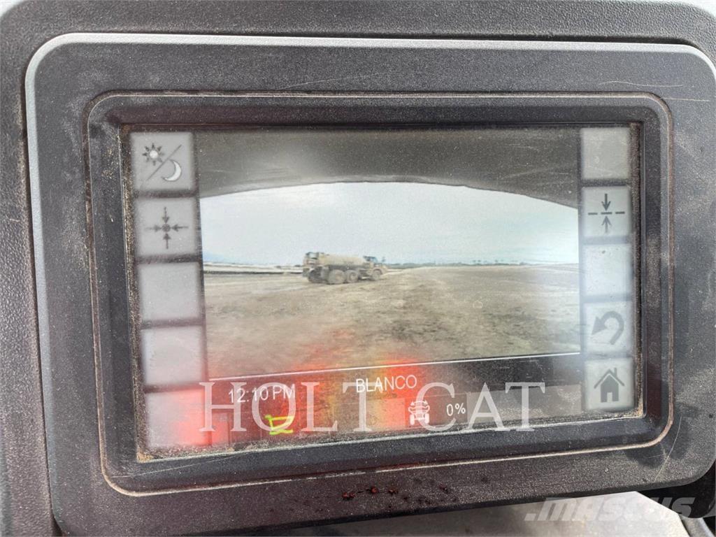 CAT 745-04 鉸接式起吊車