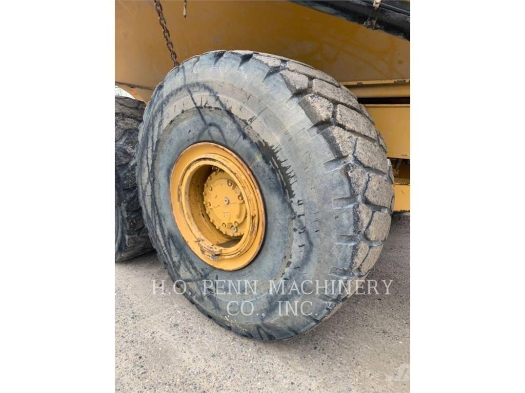 CAT 745 C 鉸接式起吊車