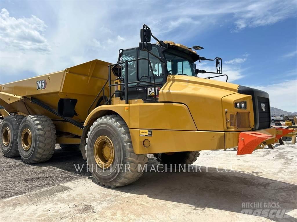 CAT 745 TG 鉸接式起吊車