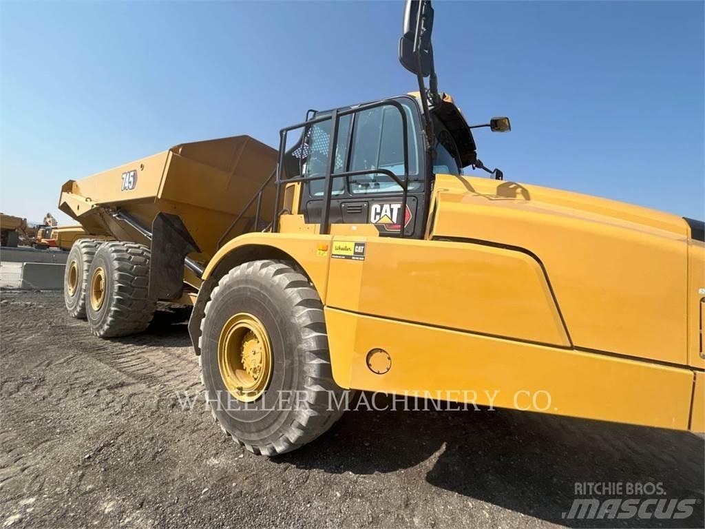CAT 745 TG 鉸接式起吊車