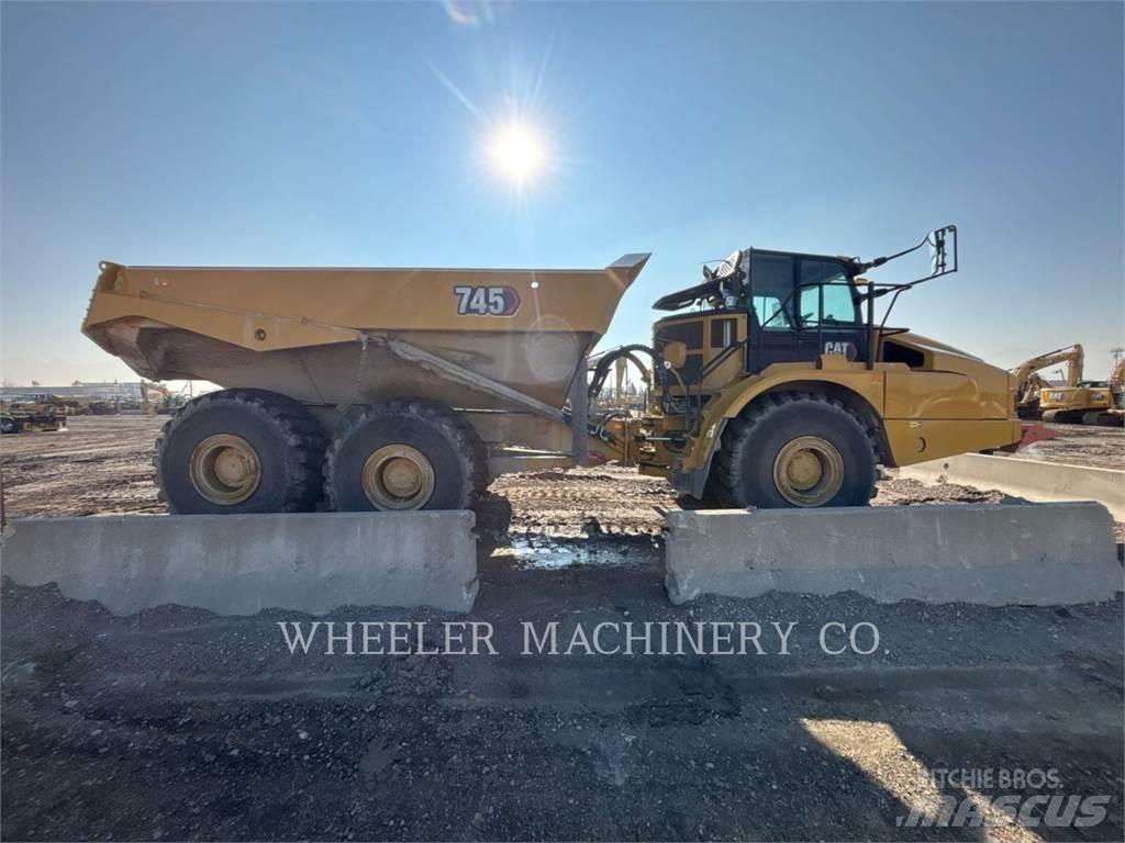 CAT 745 TG 鉸接式起吊車