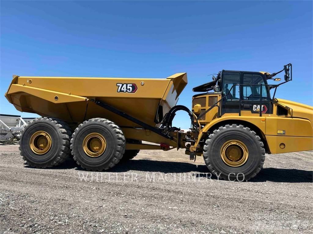 CAT 745 TG 鉸接式起吊車