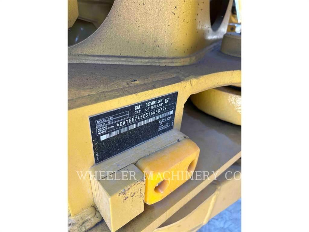CAT 745 TG 鉸接式起吊車