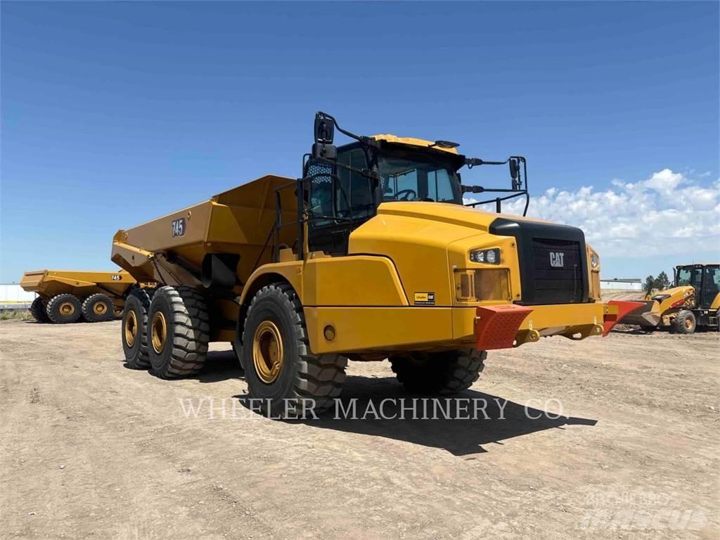 CAT 745 TG 鉸接式起吊車