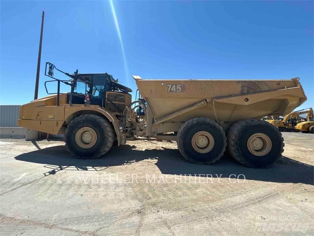 CAT 745 TG 鉸接式起吊車