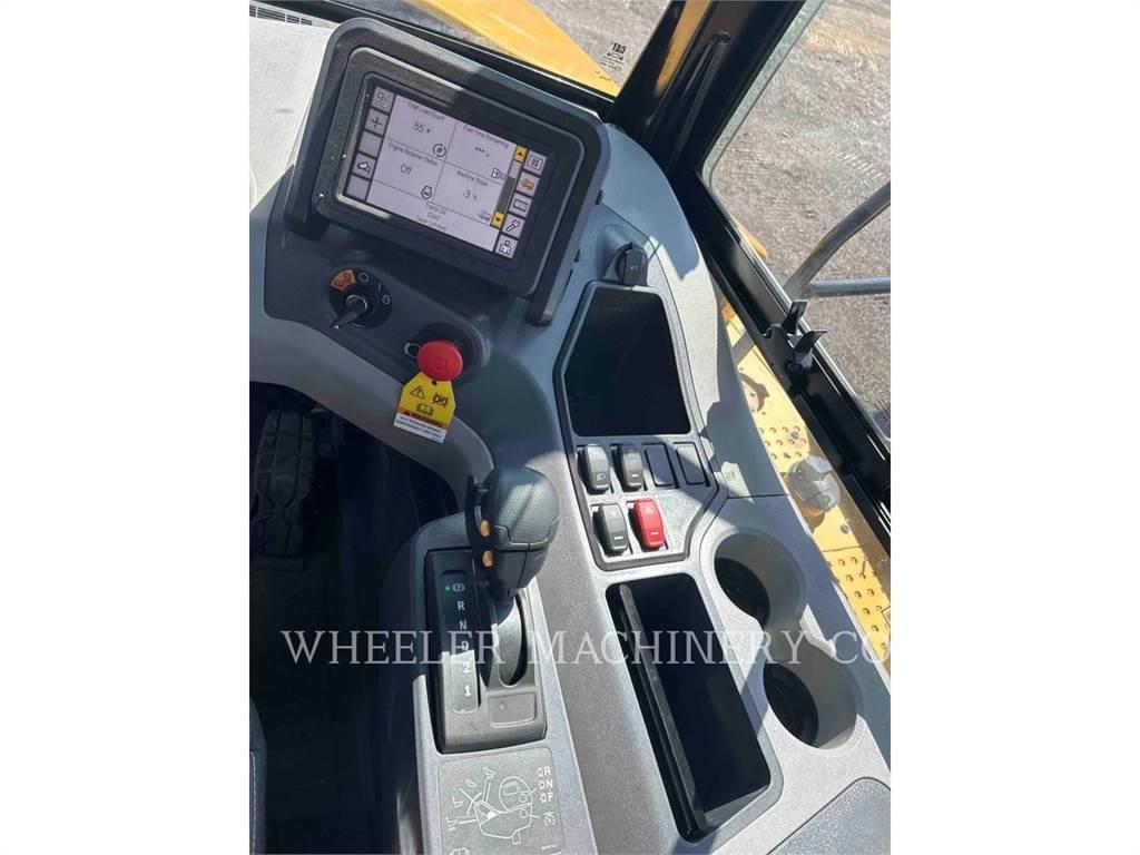 CAT 745 TG 鉸接式起吊車