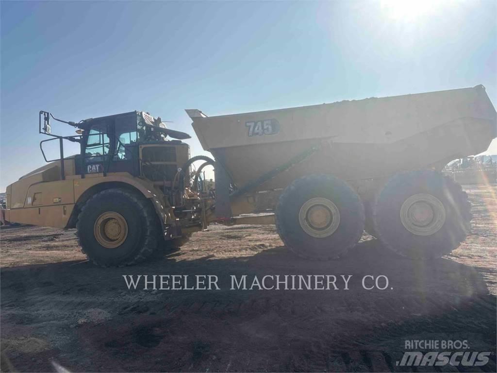 CAT 745 TG 鉸接式起吊車