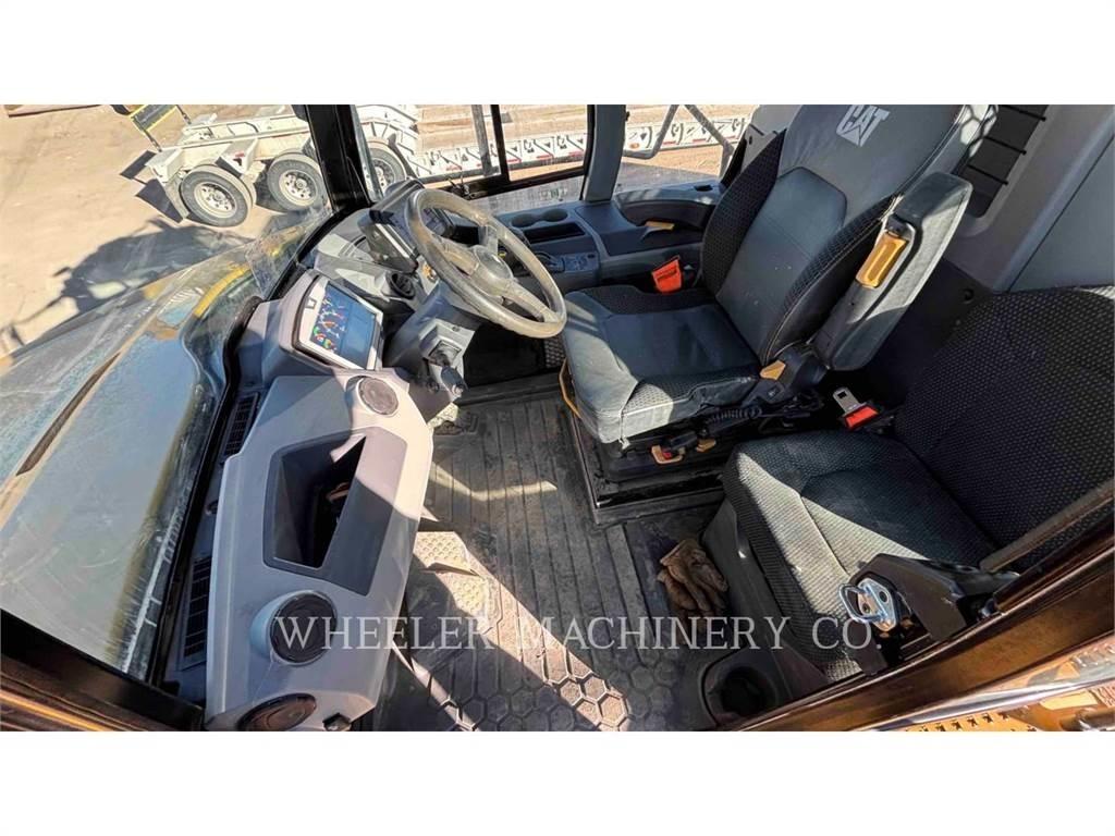CAT 745 TG 鉸接式起吊車