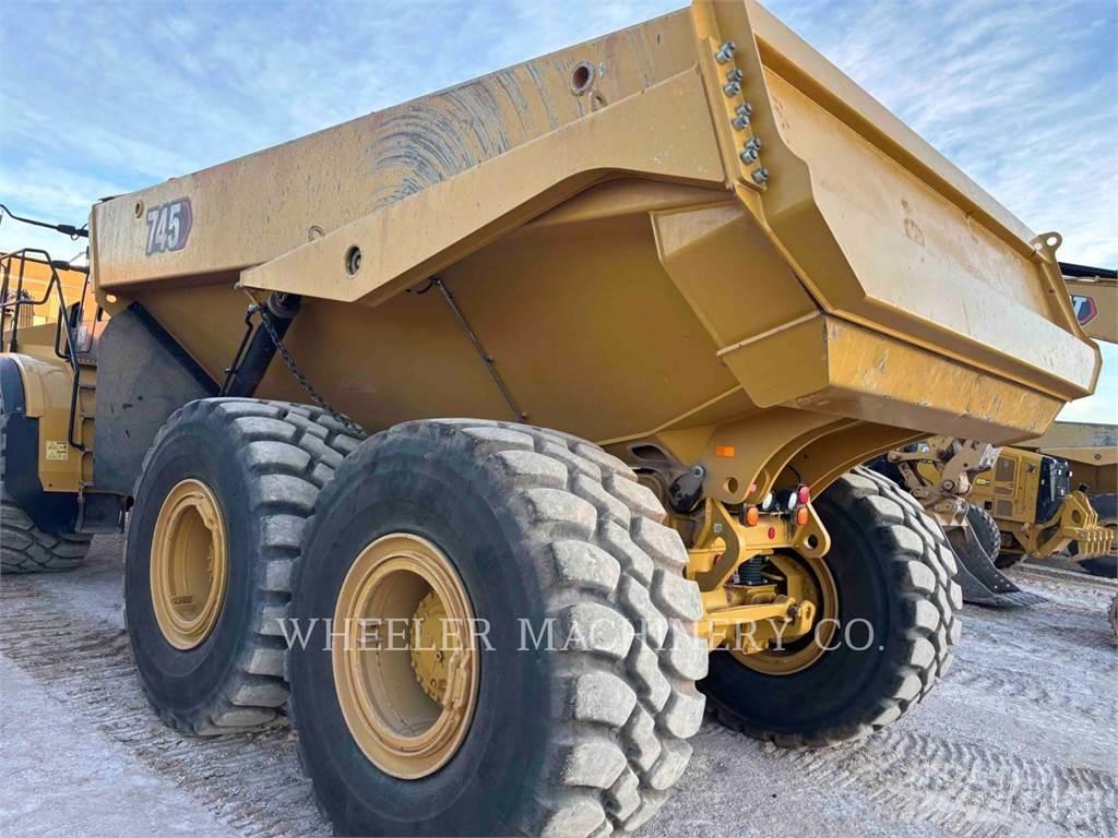 CAT 745 TG 鉸接式起吊車