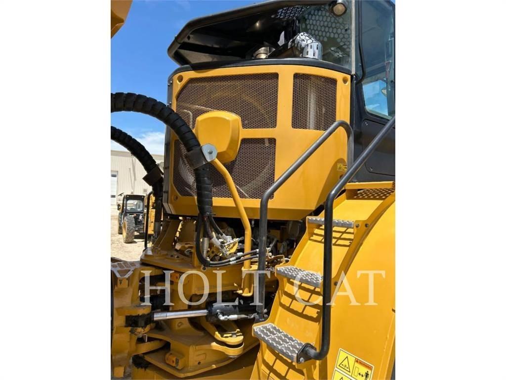 CAT 745 TG 鉸接式起吊車