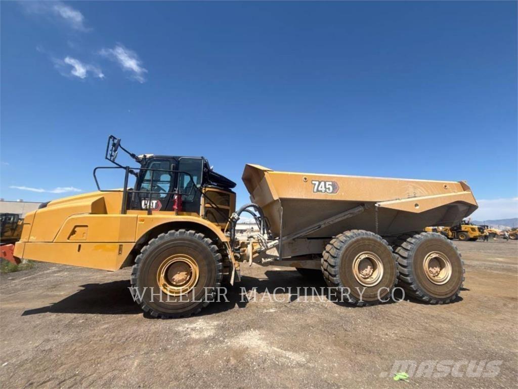 CAT 745 TG 鉸接式起吊車