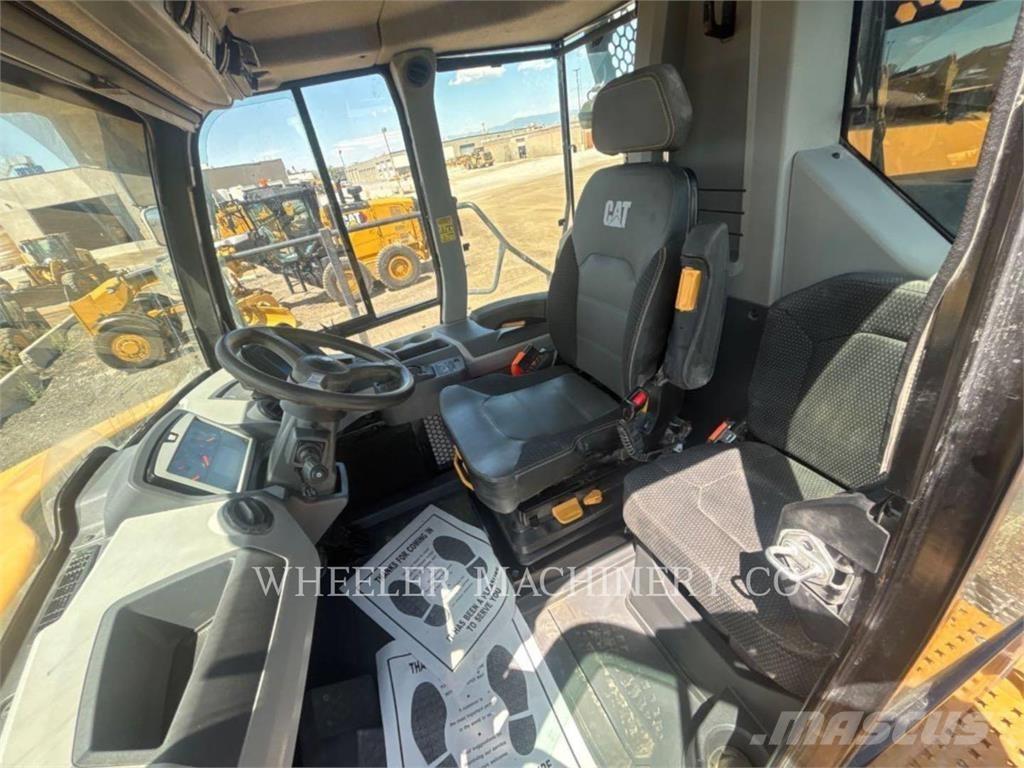CAT 745 TG 鉸接式起吊車