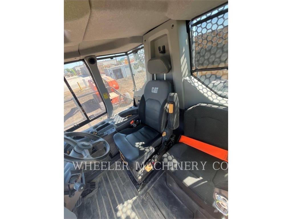 CAT 745 TG 鉸接式起吊車