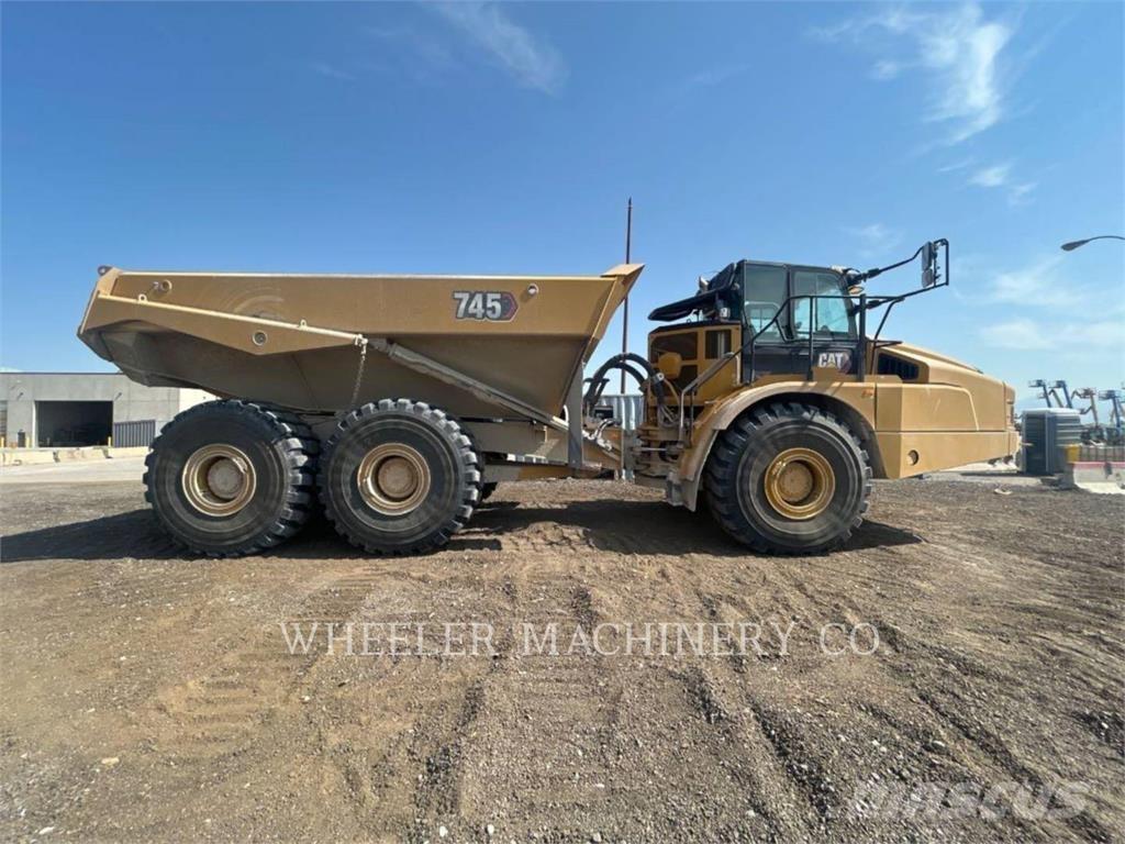 CAT 745 TG 鉸接式起吊車