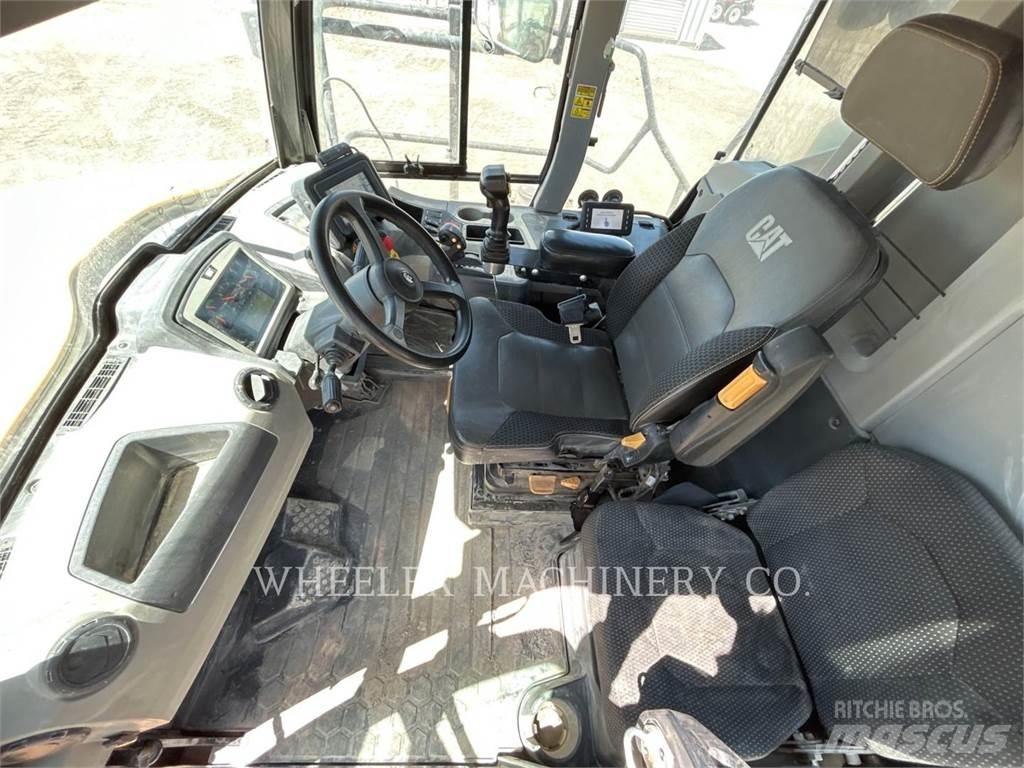 CAT 745 W/PAN 鉸接式起吊車