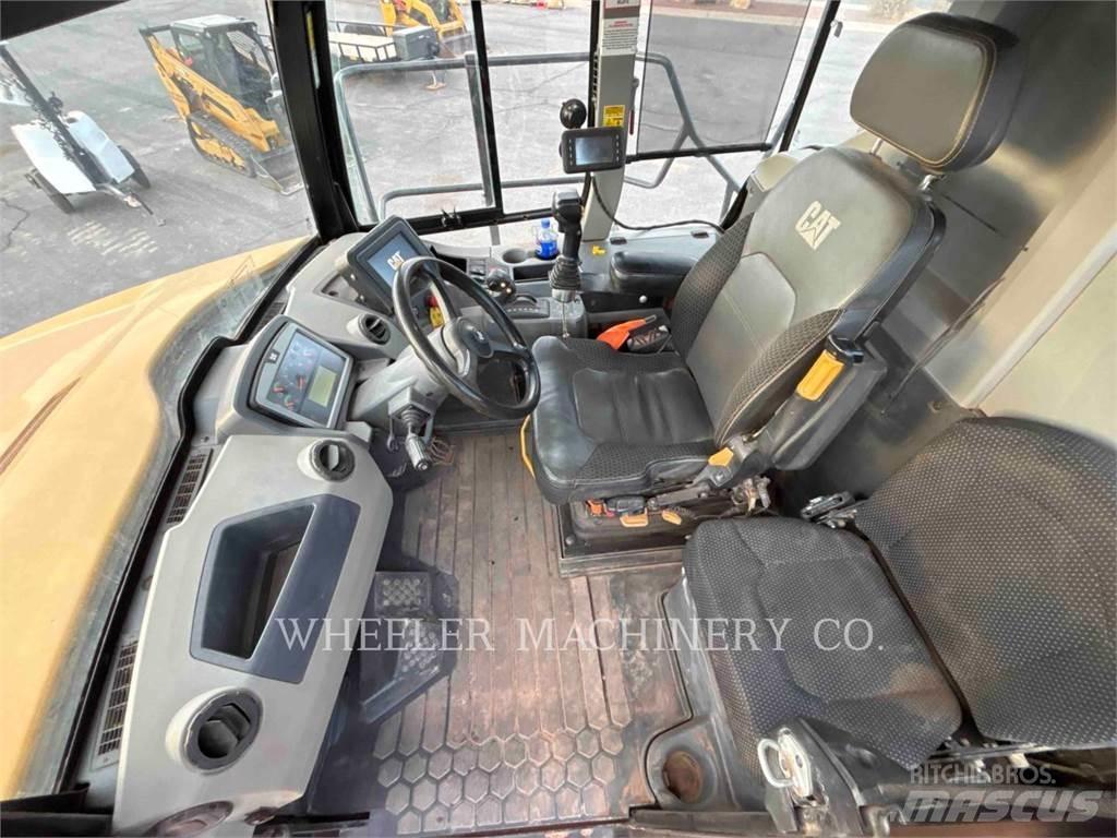 CAT 745 W/PAN 鉸接式起吊車