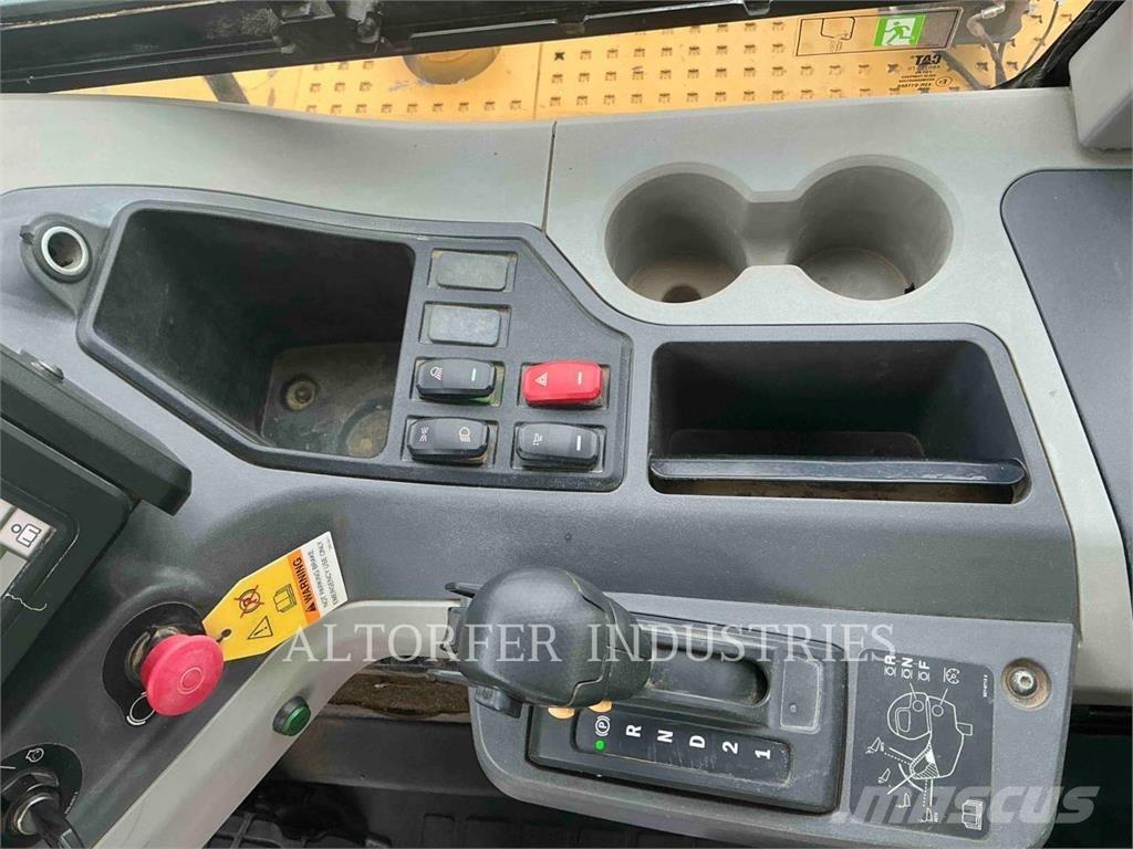 CAT 74504 鉸接式起吊車