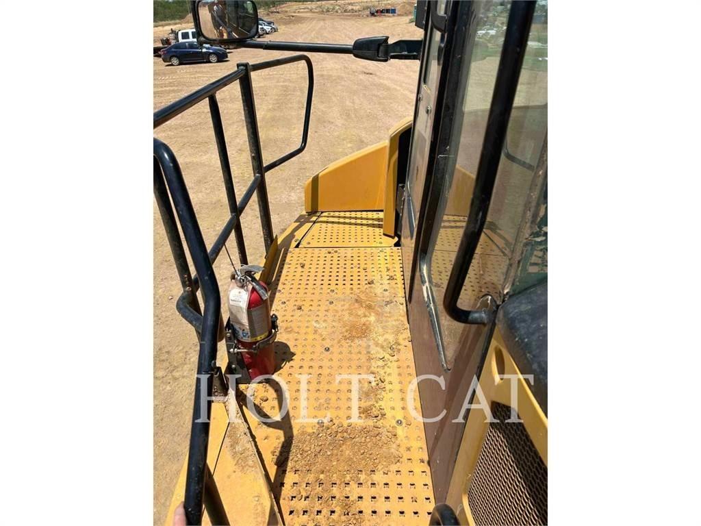 CAT 74504 鉸接式起吊車