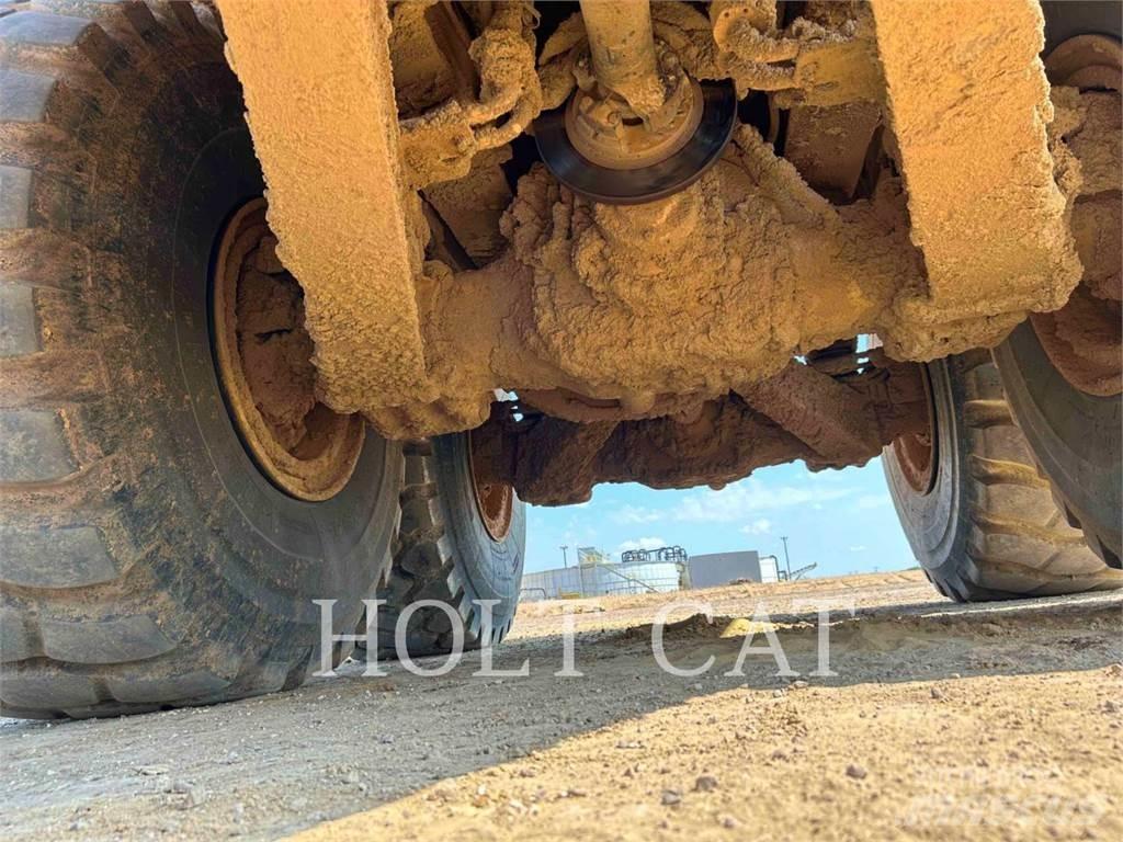 CAT 74504 鉸接式起吊車