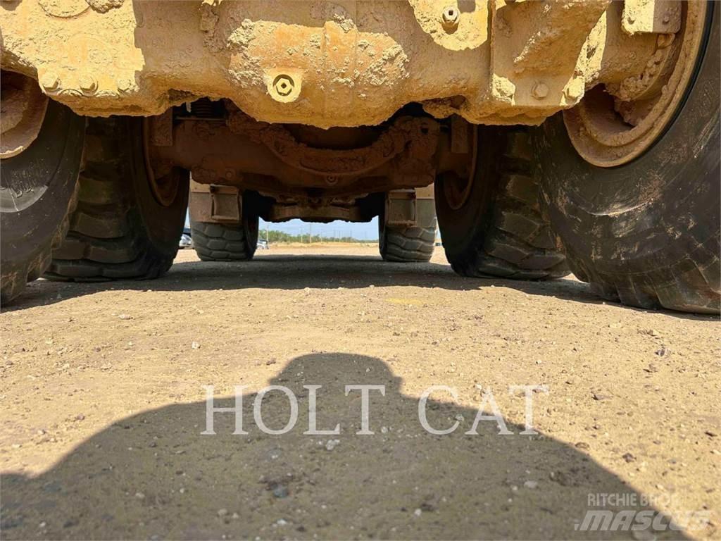 CAT 74504 鉸接式起吊車