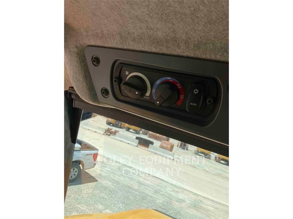 CAT 74504 鉸接式起吊車