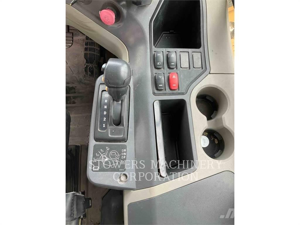 CAT 74504 鉸接式起吊車