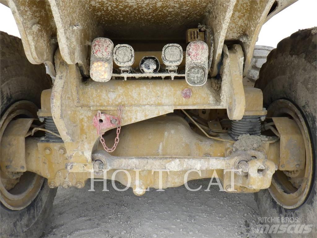 CAT 74504 鉸接式起吊車