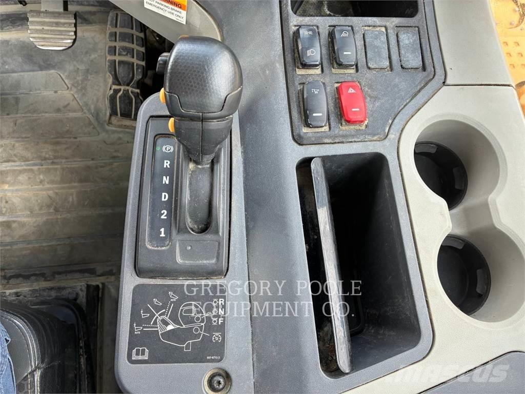 CAT 74504 鉸接式起吊車