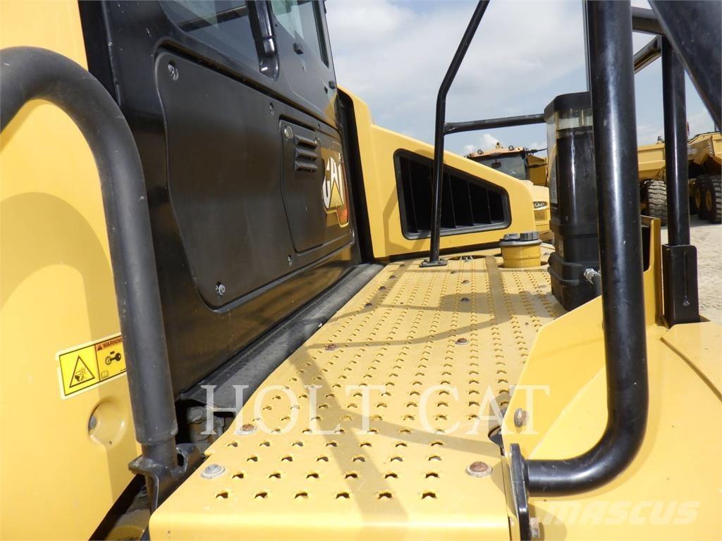 CAT 74504 鉸接式起吊車