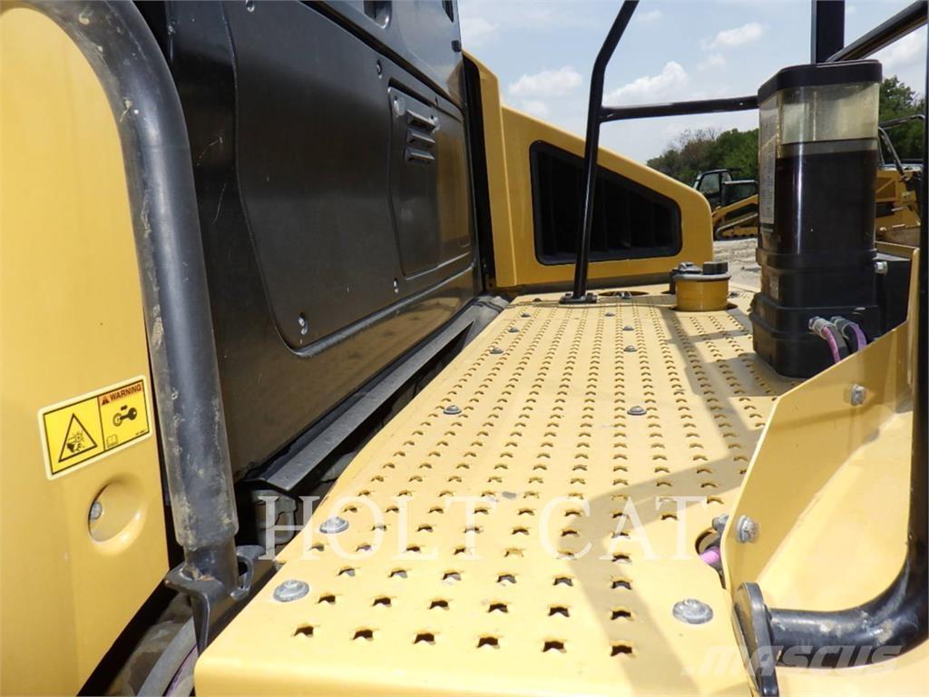 CAT 74504 鉸接式起吊車