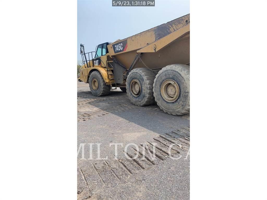 CAT 745C 鉸接式起吊車