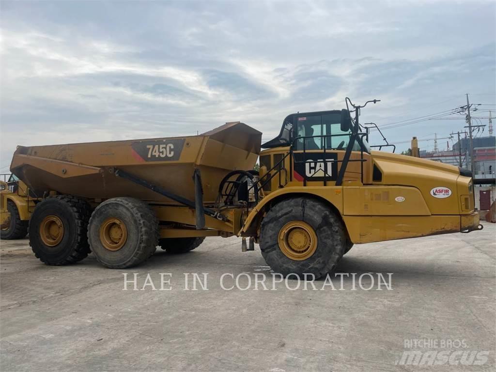 CAT 745C 鉸接式起吊車