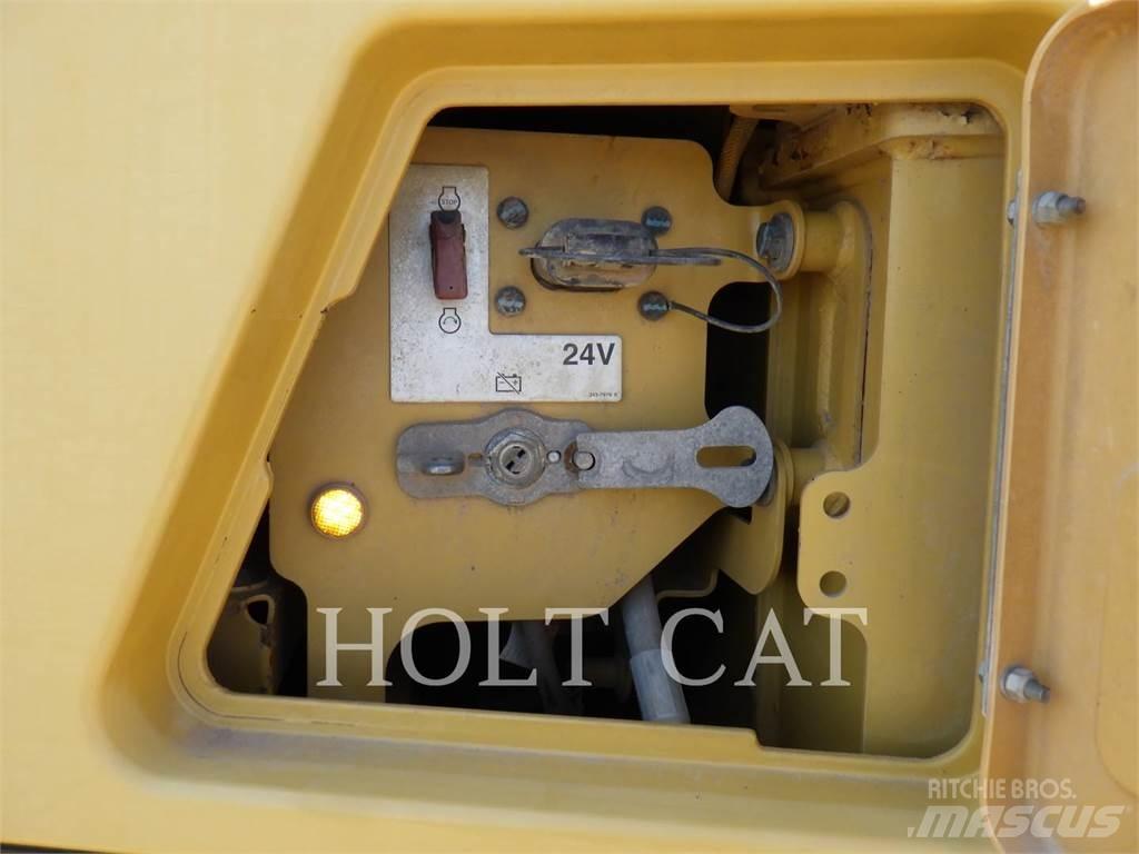 CAT 745C 鉸接式起吊車